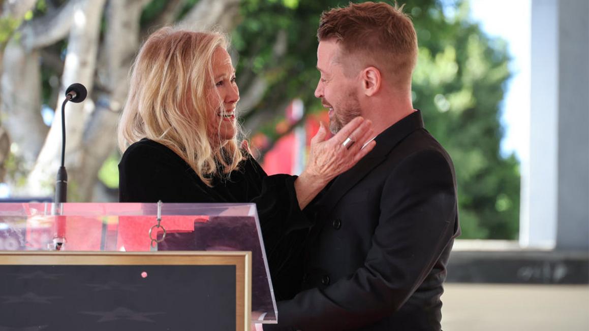 Macaulay Culkin Tưởng Niệm Catherine O'Hara: 'Con Yêu Mẹ' 1 catherine o hara reaction