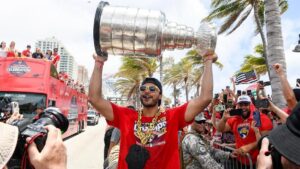 Chấn thương loại Seth Jones khỏi đội tuyển khúc côn cầu Mỹ 14 Chấn thương loại Seth Jones khỏi đội tuyển khúc côn cầu Mỹ