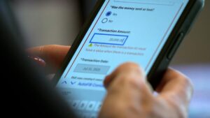 Kẻ lừa đảo đóng giả nhân viên FBI và ngân hàng, chiếm đoạt 20.000 đô la của một người dân Houston