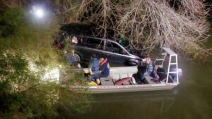 Người đàn ông anh hùng cứu sống hai mẹ con sau tai nạn ở vịnh Houston