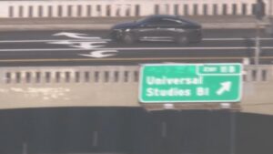 Cảnh sát đuổi bắt xe khả nghi tại Los Angeles