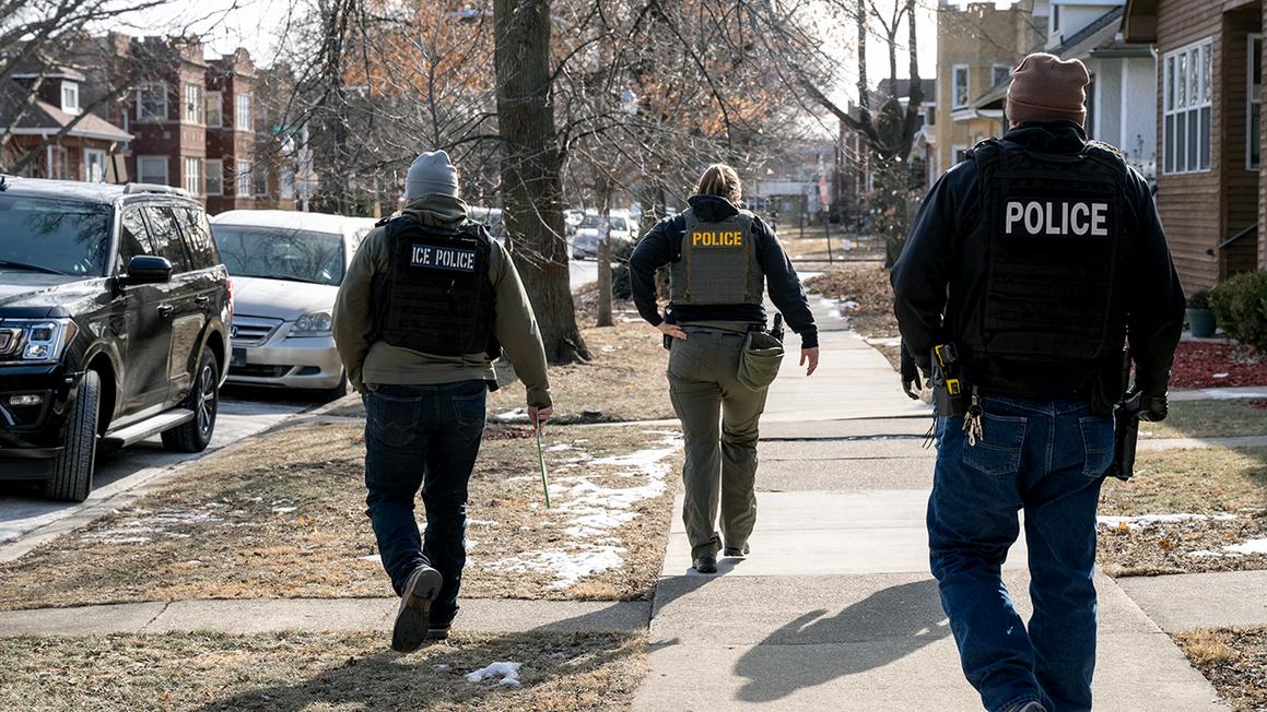 chicago ice officers on street