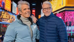 Andy Cohen công kích Thị trưởng Adams trong đêm Giao thừa