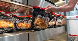 Costco đối mặt vụ kiện tập thể vì gà quay nghi ngờ chứa chất bảo quản
