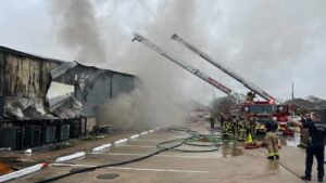 Hỏa hoạn bùng phát tại một địa điểm tổ chức sự kiện ở Nam Houston 32 Hỏa hoạn bùng phát tại một địa điểm tổ chức sự kiện ở Nam Houston