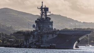 Tàu chiến USS Iwo Jima chở Tổng Thống Maduro đến New York 22 Tàu chiến USS Iwo Jima chở Tổng Thống Maduro đến New York