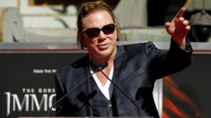 Mickey Rourke Từ Chối Khoản Gây Quỹ, Khẳng Định ‘Hãy Lấy Lại Tiền Của Các Bạn’