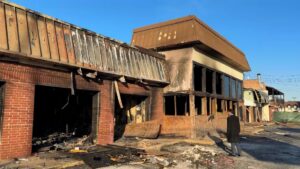 Bất Động Sản Bỏ Hoang Ở Houston Cháy Bốn Lần, Đe Dọa Cơ Sở Kinh Doanh Lân Cận