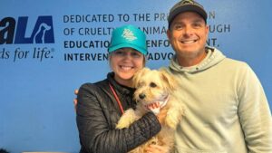 Cảnh sát California giải cứu và nhận nuôi một chú chó con 32 Cảnh sát California giải cứu và nhận nuôi một chú chó con