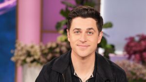 Ngôi sao Disney David Henrie hé lộ ‘Thời kỳ Phục hưng’ mới ở Hollywood