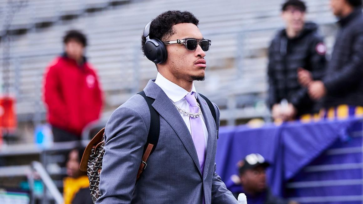 Cựu đại diện của cầu thủ Washington Huskies muốn hủy hợp đồng 4 triệu đô 1 demond williams jr