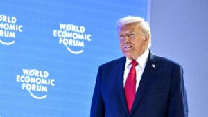 Tổng Thống Donald Trump công kích chính sách của Tổng Thống Biden tại Davos 27 Tổng Thống Donald Trump công kích chính sách của Tổng Thống Biden tại Davos