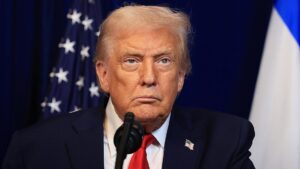 Tổng Thống Donald Trump bình luận về Venezuela và Cuba, chỉ trích Tổng thống Colombia