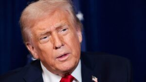 Các hạn chế nhập cư do Tổng Thống Donald Trump ban hành sẽ có hiệu lực vào ngày 1 tháng 1