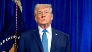 Tổng Thống Donald Trump Cảnh Báo Iran, Thảo Luận Về ‘Học Thuyết Donroe’