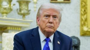 Tòa Bạch Ốc kêu gọi ‘giữ bình tĩnh’ sau khi EU đáp trả thuế quan của Tổng Thống Donald Trump