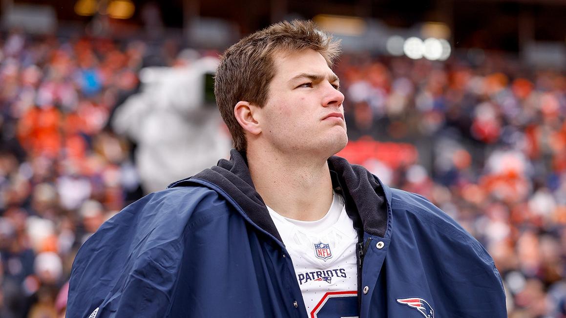 Ngôi sao của Patriots, Drake Maye, vắng mặt trong buổi tập vì chấn thương và bệnh tật chỉ 9 ngày trước Super Bowl 1 drake maye pregame broncos patriots