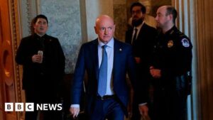 Thượng Nghị Sĩ Mark Kelly kiện Bộ trưởng Quốc phòng Pete Hegseth 27 Thượng Nghị Sĩ Mark Kelly kiện Bộ trưởng Quốc phòng Pete Hegseth