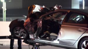 Lính cứu hỏa bị thương khi xe tông vào xe của họ trên xa lộ 32 Lính cứu hỏa bị thương khi xe tông vào xe của họ trên xa lộ