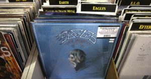 Album Nhạc Của The Eagles Lập Kỷ Lục Bán Chạy Nhất Mọi Thời Đại