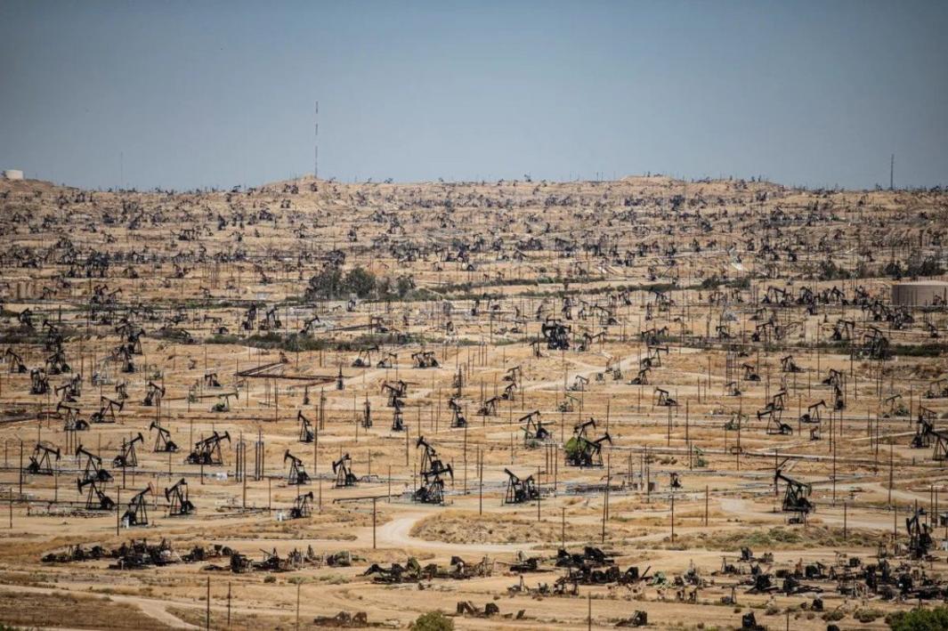 Philp: California và vai trò của bang trong cuộc tìm kiếm dầu thô của Tổng Thống Donald Trump tại Venezuela 1 ezgif.com webp to jpg