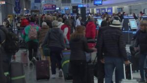 Hàng ngàn chuyến bay bị hủy do bão mùa đông ảnh hưởng nhiều nơi ở Mỹ