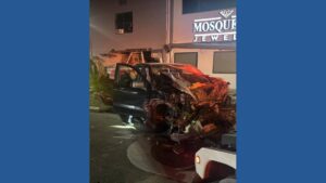 Truy đuổi dài 30 dặm ở Houston kết thúc bằng tai nạn, đâm vào nhà dân 32 Truy đuổi dài 30 dặm ở Houston kết thúc bằng tai nạn, đâm vào nhà dân