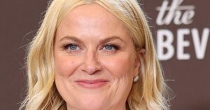 Amy Poehler đoạt giải Quả Cầu Vàng cho podcast hay nhất