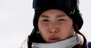 Vận động viên đoạt huy chương vàng Chloe Kim cho biết cô bị trật khớp vai 17 Vận động viên đoạt huy chương vàng Chloe Kim cho biết cô bị trật khớp vai