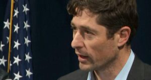 Bộ Tư pháp Mỹ Điều Tra Thống Đốc Walz và Thị Trưởng Frey