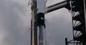 NASA xem xét kết thúc sứ mệnh vì phi hành gia bị bệnh