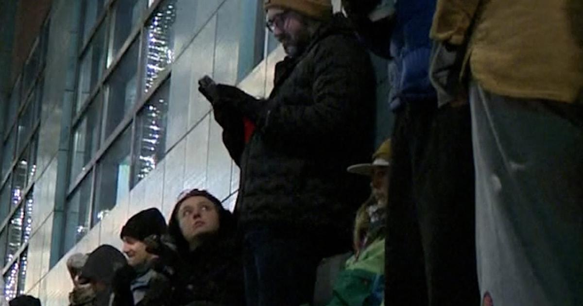 f vert brk portland weddings 260106.00 00 13 13.Still002 s93079