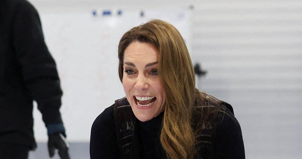 f vert brk royals curling 260121 1hrfkv