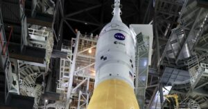 Tên lửa Artemis II chuẩn bị được đưa ra bệ phóng