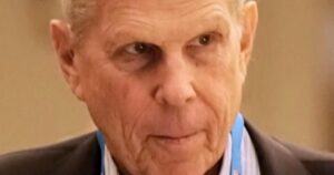 Hồ sơ cho thấy email giữa Epstein và đồng sở hữu đội Giants