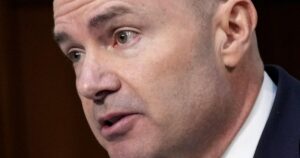 Thượng Nghị Sĩ Lee: Các cuộc tấn công vào Venezuela là chính đáng 28 Thượng Nghị Sĩ Lee: Các cuộc tấn công vào Venezuela là chính đáng