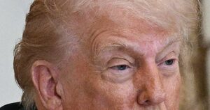 Tổng Thống Donald Trump đe dọa áp thuế lên các quốc gia không ủng hộ Mỹ kiểm soát Greenland