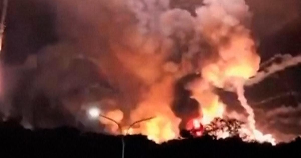 Tổng Thống Donald Trump: Mỹ bắt giữ Maduro và vợ ở Venezuela 1 f vert brk venezuela strikes ap 260103.00 00 01 19.Still002 t4ms53