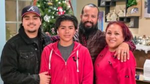 Gia đình ở Long Beach tự nguyện hồi hương vì lo sợ chính sách di trú