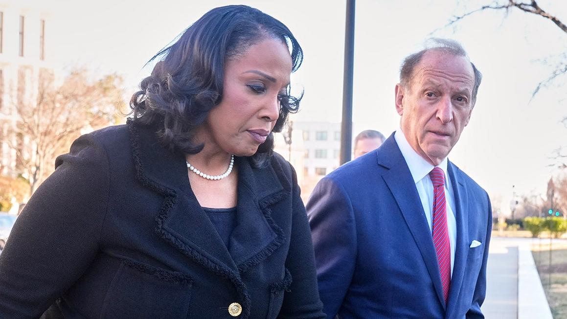 Tòa Tối Cao có thể giữ Lisa Cook trong Ban Dự trữ Liên bang mặc dù Tổng Thống Trump muốn sa thải 1 federal reserve governor lisa cook abbe lowell dc