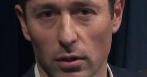 Thị trưởng Minneapolis yêu cầu ICE 'Cút khỏi thành phố' 32 Thị trưởng Minneapolis yêu cầu ICE ‘Cút khỏi thành phố’