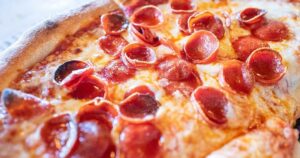 Các tiệm bánh pizza ở Los Angeles tặng pizza miễn phí cho người cần