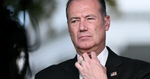 Chánh án Tòa Liên bang ra lệnh người đứng đầu ICE phải ra hầu tòa 34 Chánh án Tòa Liên bang ra lệnh người đứng đầu ICE phải ra hầu tòa