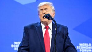 Tổng Thống Donald Trump Đòi ‘Đàm Phán Ngay’ Để Mua Greenland