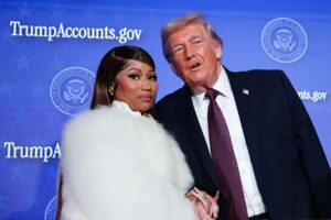 Câu chuyện nhập cư của Nicki Minaj, mối liên hệ với Trump và "Thẻ Vàng" 12 Câu chuyện nhập cư của Nicki Minaj, mối liên hệ với Trump và “Thẻ Vàng”
