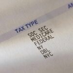 Thay Đổi Thuế Mới của IRS: Tiền Lương của Bạn Có Thể Sẽ Cao Hơn