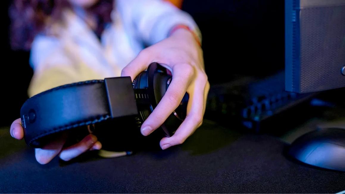 Lỗ hổng WhisperPair cho phép tin tặc chiếm quyền điều khiển tai nghe Bluetooth 1 google fast pair hacking