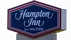 Khách sạn ở Minnesota bị Hilton loại bỏ vì từ chối nhận khách ICE