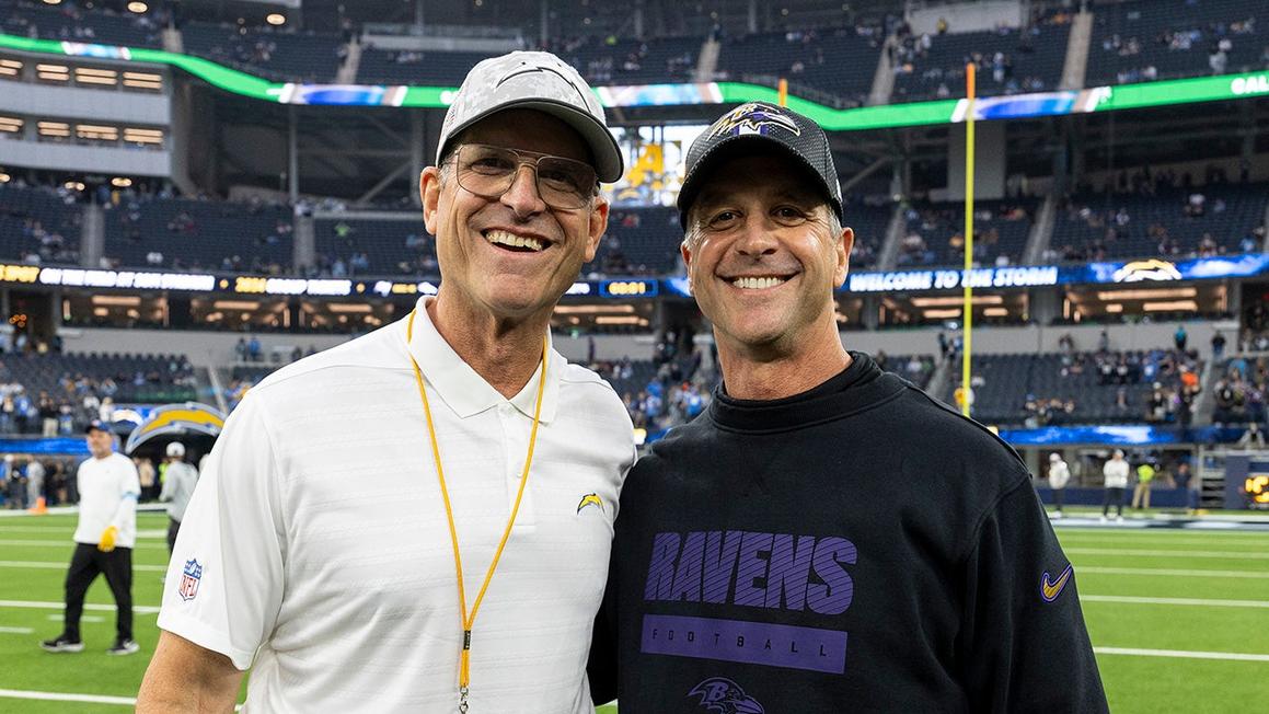 Jim Harbaugh Dự Đoán Tương Lai của Anh Trai trong NFL, Hy Vọng ở NFC 1 harbaughs posing 1826