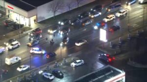 Xe U-Haul Gây Hấn Bị Cảnh Sát Truy Đuổi ở Đông Bắc Philadelphia